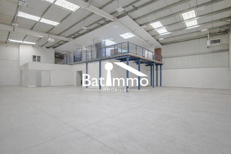 Entrepôt - 700 m²