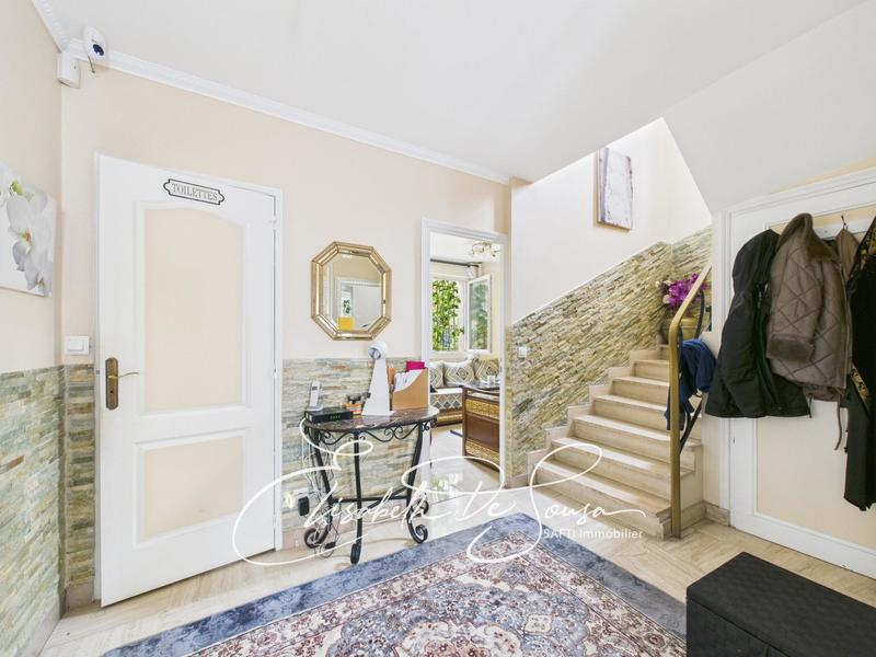 Maison - 210 m² - 8 pièces