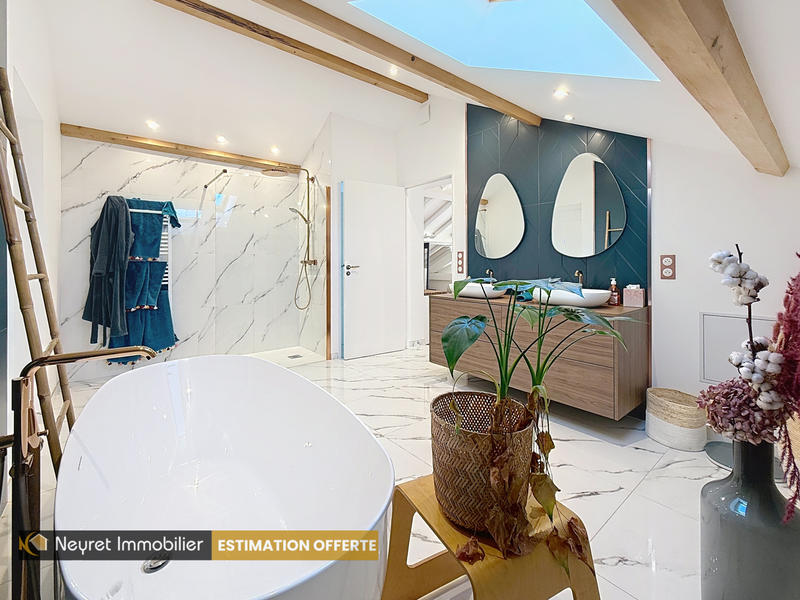 Maison - 214 m² - 6 pièces