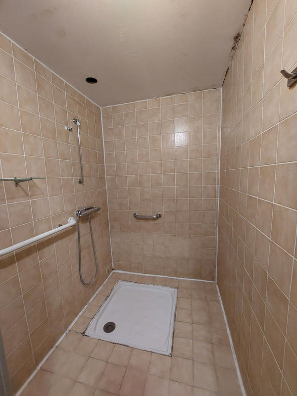 Maison - 1 083 m² - 44 pièces