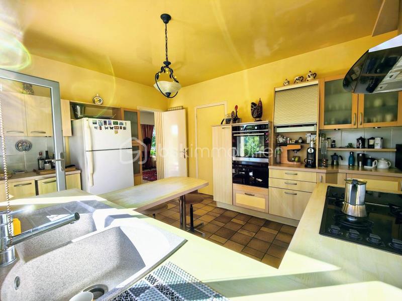 Demeure - 181 m² - 8 pièces