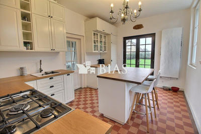 Maison - 170 m² - 9 pièces