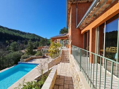 Villa - 197 m² - 6 pièces