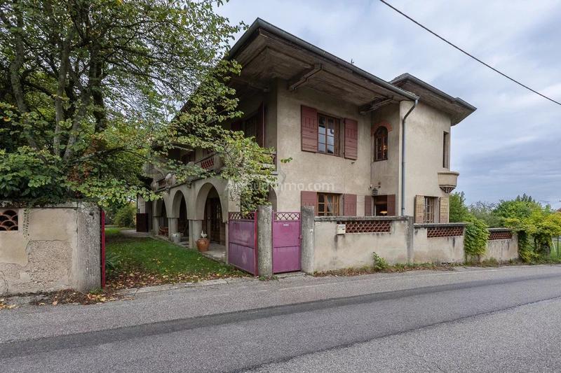 Maison - 230 m² - 8 pièces