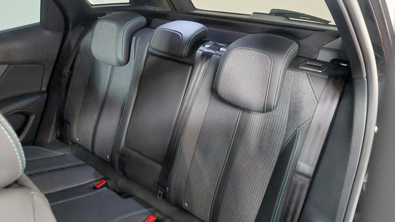 Peugeot 3008 1.6 Hybrid 225 E-Eat8 Allure Pack