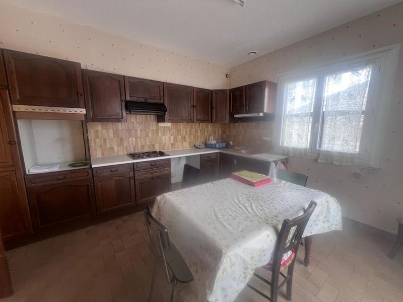 Maison - 180 m² - 8 pièces