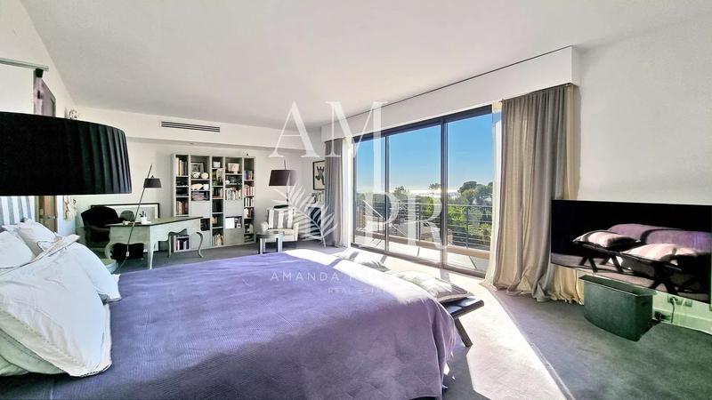 Propriété - 525 m² - 8 pièces