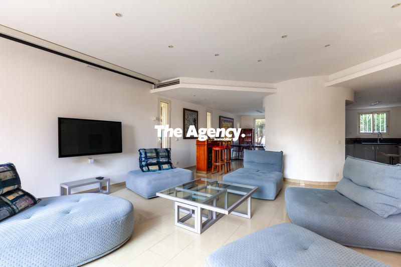 Villa - 204 m² - 5 pièces