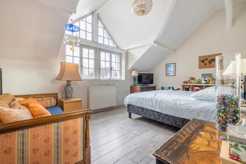 Maison - 212 m² - 9 pièces