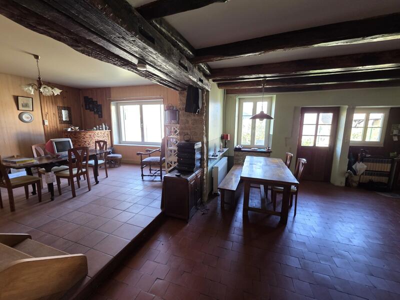 Maison traditionnelle - 174 m² - 8 pièces