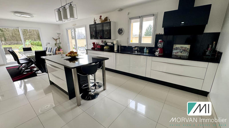 Maison - 228 m² - 8 pièces