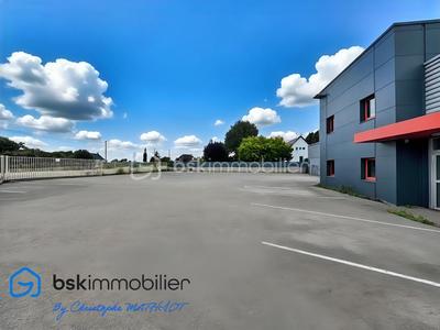 Entrepôt - 1 700 m² - 12 pièces