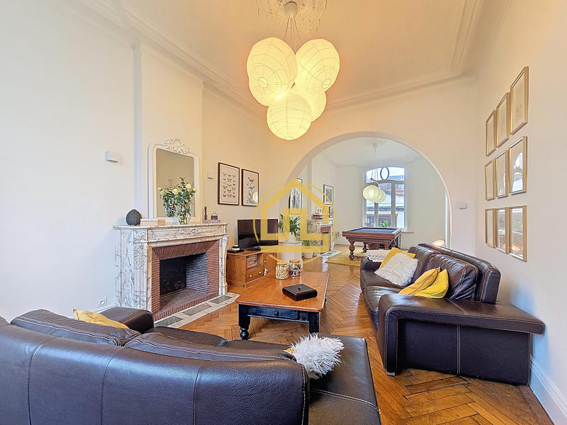 Maison - 275 m² - 10 pièces