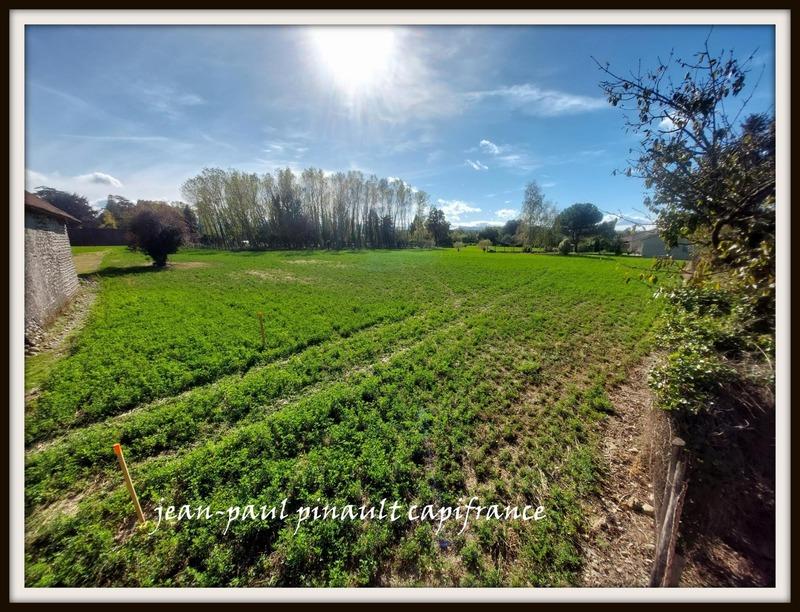 Terrain constructible - 2 165 m²