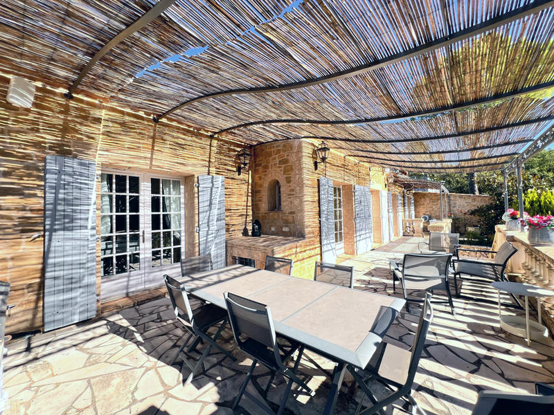 Maison - 212 m² - 7 pièces