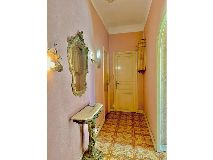 Maison - 250 m² - 9 pièces