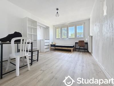 Chambre - 9 m² - 1 pièce