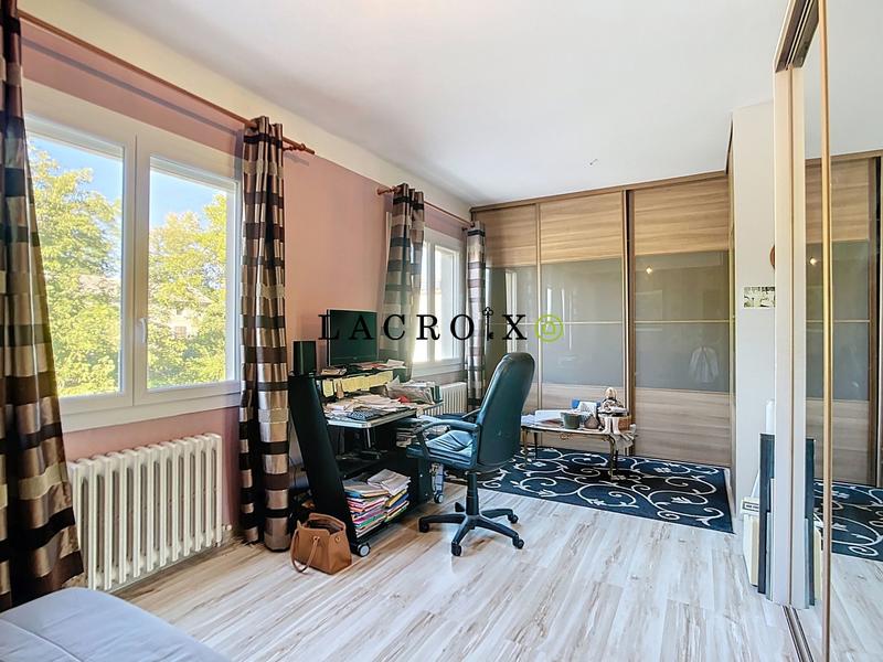 Maison - 220 m² - 8 pièces