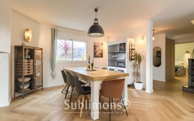 Maison - 180 m² - 7 pièces