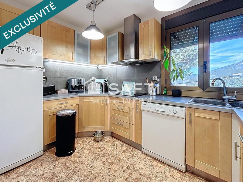 Maison - 250 m² - 6 pièces