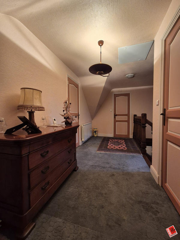 Maison traditionnelle - 188 m² - 10 pièces