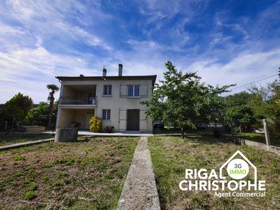 Maison traditionnelle - 195 m² - 9 pièces