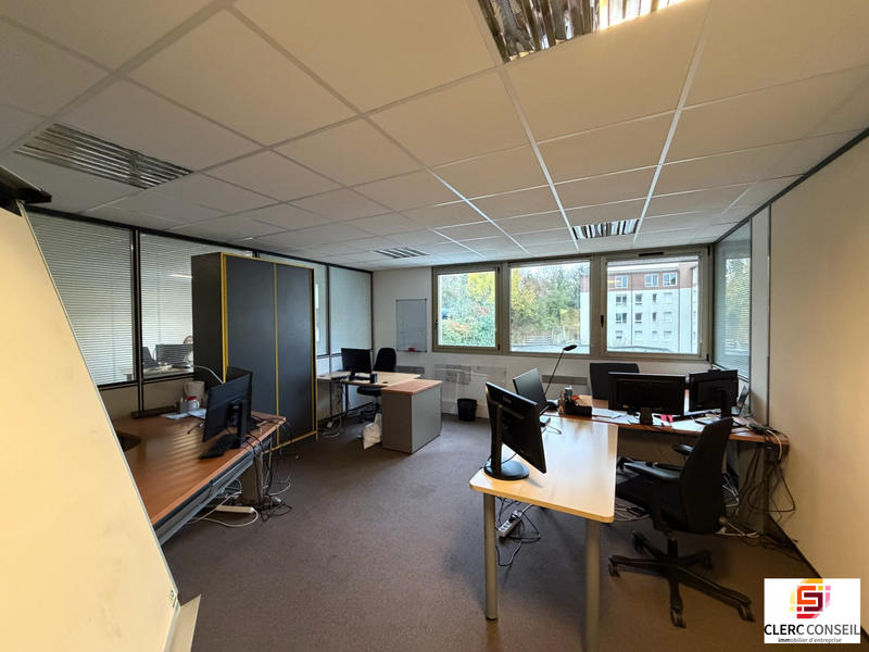 Bureau - 866 m²