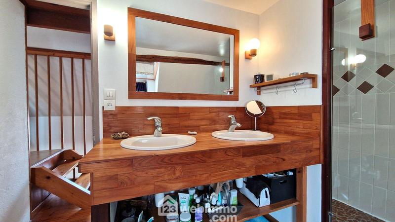 Maison - 210 m² - 6 pièces