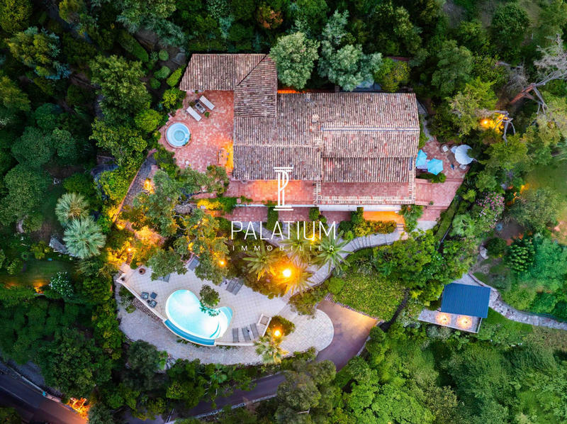 Villa - 289 m² - 10 pièces