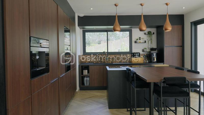 Maison - 180 m² - 6 pièces