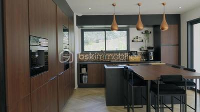 Maison - 180 m² - 6 pièces