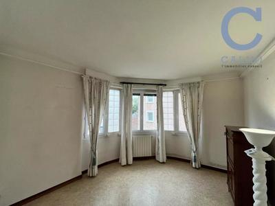 Appartement - 117 m² - 6 pièces