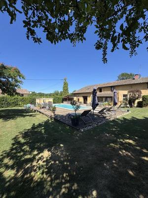 Maison - 250 m² - 6 pièces