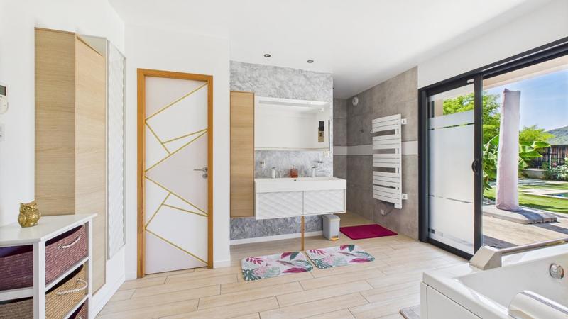 Maison - 232 m² - 7 pièces