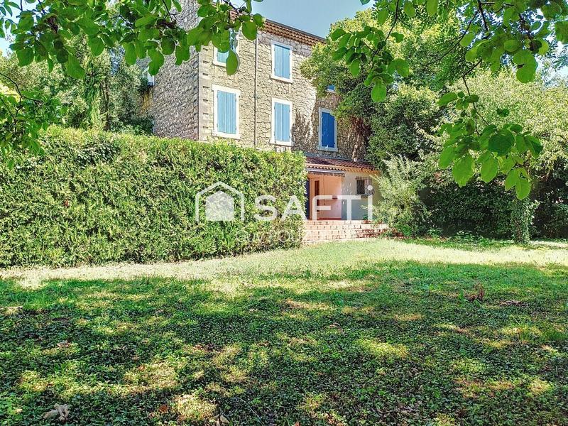 Maison - 320 m² - 14 pièces