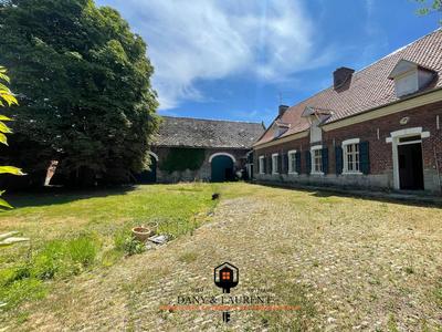 Maison - 720 m² - 12 pièces