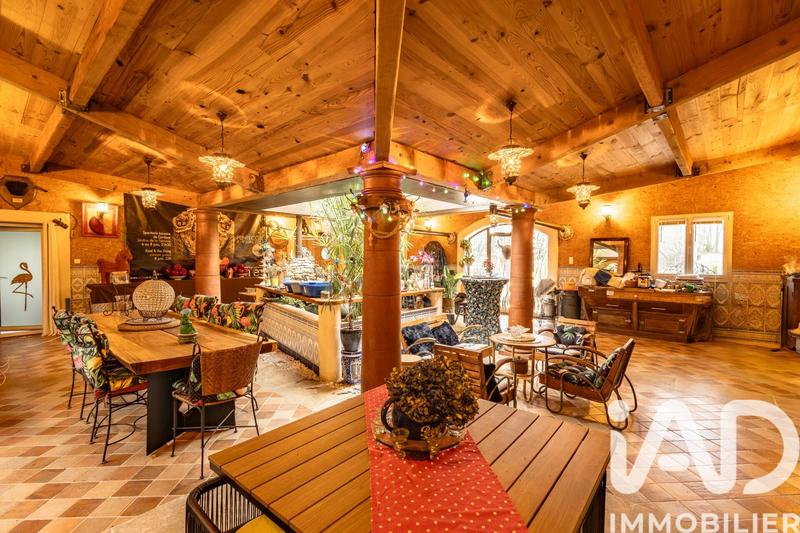 Maison - 423 m² - 8 pièces