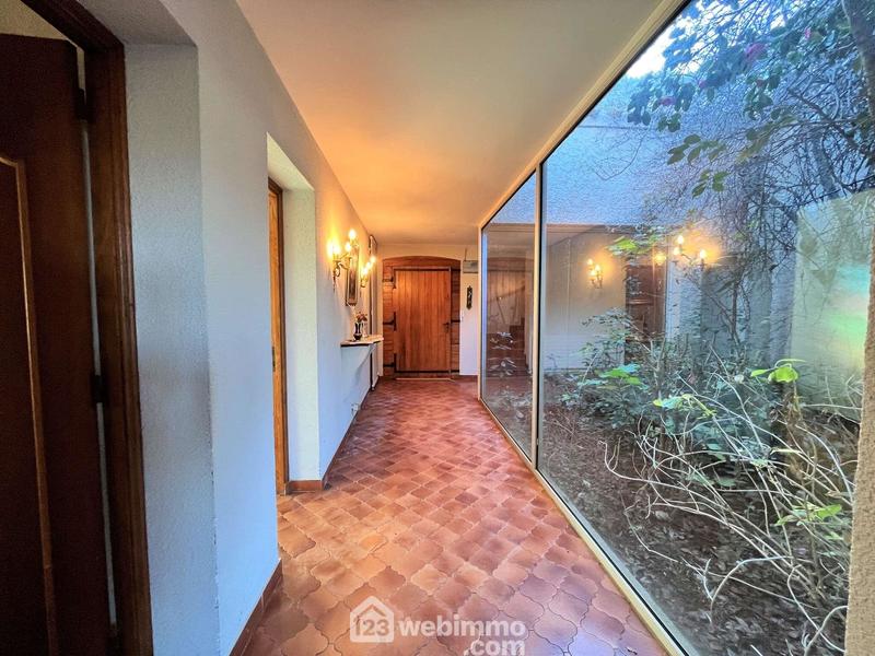 Villa - 259 m² - 7 pièces