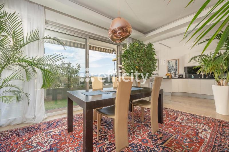 Appartement - 125 m² - 5 pièces