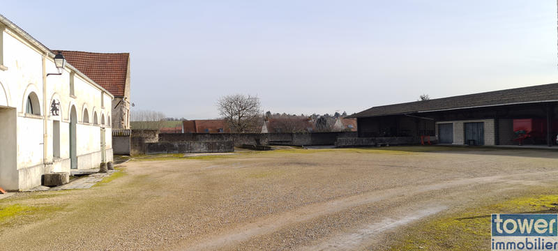 Propriété - 995 m² - 10 pièces