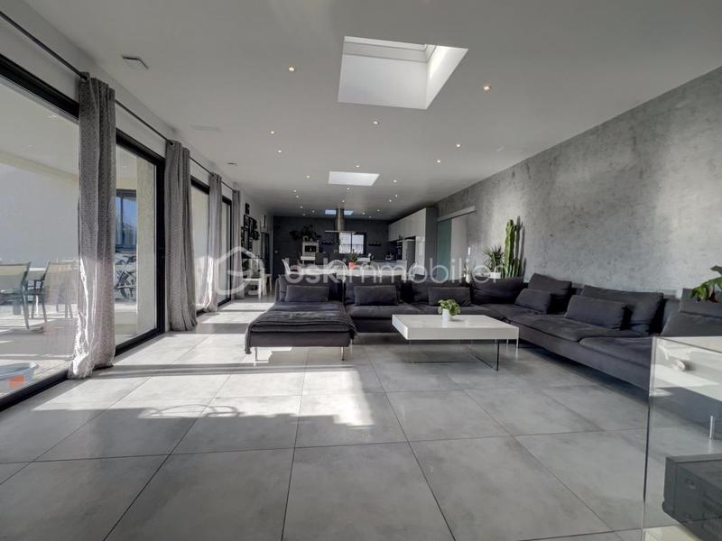 Maison - 180 m² - 6 pièces