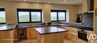 Maison - 215 m² - 7 pièces