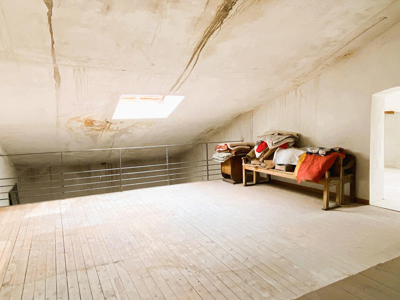 Maison - 323 m² - 6 pièces