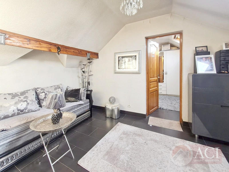 Maison - 203 m² - 9 pièces