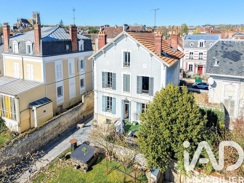 Maison - 250 m² - 10 pièces