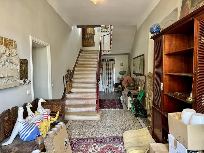 Maison - 325 m² - 13 pièces