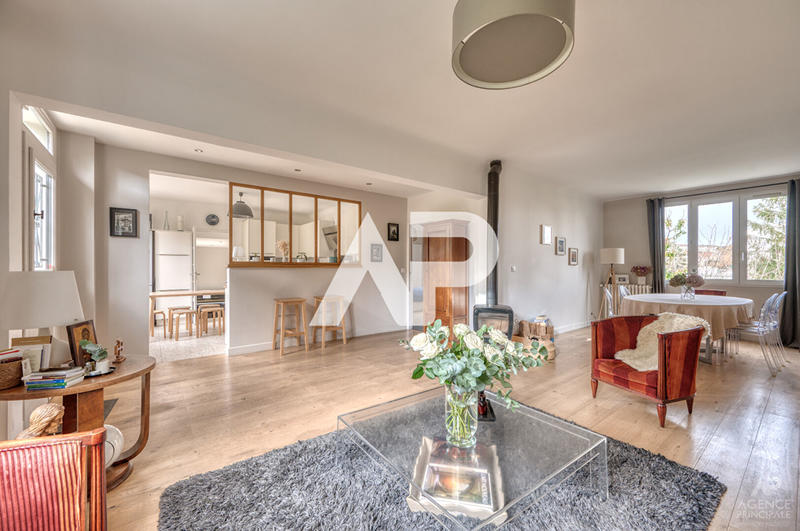 Maison - 206 m² - 10 pièces