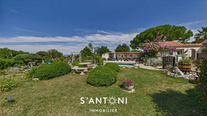 Maison - 210 m² - 8 pièces