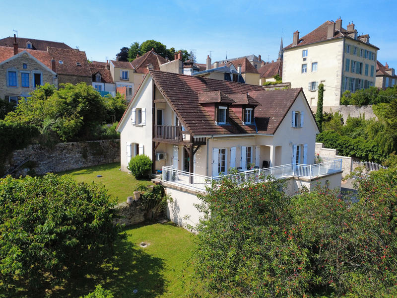 Maison - 185 m² - 7 pièces