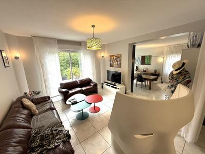 Maison - 176 m² - 7 pièces